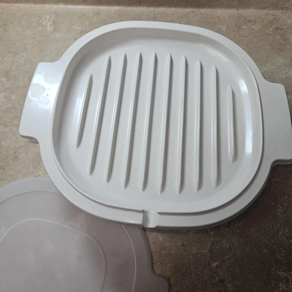 Rubbermaid Microwave Cookware Grill Steamer Set with Lid Speckled‎ White 5555